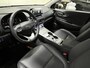 Hyundai Kona Electric EV Premium 64 kWh | BTW-Auto | Lederen Bekleding | Warmtepomp | HUD | Stoel/Stuurverwarming/- & verkoeling | Stuurverwarming | Achteruitrij camera | Apple Carplay/Android Auto | Dodehoek detectie | Keyless | Navigatie |