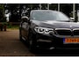 BMW 5-Serie M550i V8 462PK xDrive High Executive*Perfect BMW Onderh.*Bowers&Wilkins Diamond/Co-Pilot Pack/Softclose/Nachtzicht/Head-Up/Apple Carplay-Android/M-Stof/Stoelverw./Stuurwielverw./360/Adapt. Koplampen/Elek. Achterklep/Standkachel/VOL*