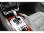 Porsche Cayenne 3.2 Gemballa Edition, Luchtvering