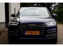 Audi Q5 55 TFSI e 367PK Plug in S-Line Quattro Competition*Perfect Audi Onderh.*BTW*1ste Eig!*Luchtvering/Panodak/Head-Up/Elek. Trekhaak/Keyless Entry+Go/S-Line Sportstoelen/Stoelverw./LED/DAB/19 inch LM*