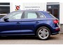 Audi Q5 55 TFSI e 367PK Plug in S-Line Quattro Competition*Perfect Audi Onderh.*BTW*1ste Eig!*Luchtvering/Panodak/Head-Up/Elek. Trekhaak/Keyless Entry+Go/S-Line Sportstoelen/Stoelverw./LED/DAB/19 inch LM*