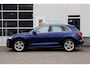 Audi Q5 55 TFSI e 367PK Plug in S-Line Quattro Competition*Perfect Audi Onderh.*BTW*1ste Eig!*Luchtvering/Panodak/Head-Up/Elek. Trekhaak/Keyless Entry+Go/S-Line Sportstoelen/Stoelverw./LED/DAB/19 inch LM*
