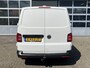 Volkswagen Transporter 2.0 TDI L2H1 102pk Omvormer Airco Cruise control Trekhaak 2200kg trekgewicht Telefoonvoorbereiding Usb aansluiting 2-Persoons Parkeerhulp achter 1e eigenaar Euro 6 Bestel Bpm vrij