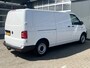 Volkswagen Transporter 2.0 TDI L2H1 102pk Omvormer kastinrichting Airco Cruise control Trekhaak 2200kg trekgewicht Telefoonvoorbereiding Usb aansluiting 2-Persoons Parkeerhulp achter 1e eigenaar Euro 6 Bestel Bpm vrij