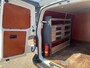 Volkswagen Transporter 2.0 TDI L2H1 102pk Omvormer Airco Cruise control Trekhaak 2200kg trekgewicht Telefoonvoorbereiding Usb aansluiting 2-Persoons Parkeerhulp achter 1e eigenaar Euro 6 Bestel Bpm vrij