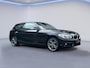 BMW 1-Serie 120i High Executive 184PK /Apple Carplay/Cruise Control/Parkeersens. V+A/18''LMV/Stoelverwarming/Multifunctioneelstuurwiel/(MET GARANTIE*)