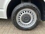 Volkswagen Transporter 2.0 TDI L2H1 102pk Kastinrichting 2200kg Trekgewicht Cruise controle Parkeerhulp achter Lang Bpm vrij 1e eigenaar Dealer onderhouden !! Euro 6