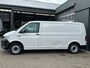 Volkswagen Transporter 2.0 TDI L2H1 102pk Kastinrichting 2200kg Trekgewicht Cruise controle Parkeerhulp achter Lang Bpm vrij 1e eigenaar Dealer onderhouden !! Euro 6