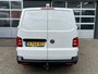 Volkswagen Transporter 2.0 TDI L2H1 102pk Kastinrichting 2200kg Trekgewicht Cruise controle Parkeerhulp achter Lang Bpm vrij 1e eigenaar Dealer onderhouden !! Euro 6