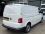 Volkswagen Transporter 2.0 TDI L2H1 102pk Kastinrichting 2200kg Trekgewicht Cruise controle Parkeerhulp achter Lang Bpm vrij 1e eigenaar Dealer onderhouden !! Euro 6