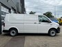 Volkswagen Transporter 2.0 TDI L2H1 102pk Kastinrichting 2200kg Trekgewicht Cruise controle Parkeerhulp achter Lang Bpm vrij 1e eigenaar Dealer onderhouden !! Euro 6