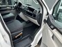 Volkswagen Transporter 2.0 TDI L2H1 102pk Kastinrichting 2200kg Trekgewicht Cruise controle Parkeerhulp achter Lang Bpm vrij 1e eigenaar Dealer onderhouden !! Euro 6