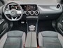 Mercedes-Benz B-klasse 180 Business Solution AMG CAMERA / AMG LINE / PANO / NL AUTO / NAVI