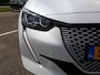 Peugeot e-208 ACTIVE PACK 50kWh 136pk 1-fase 12% BIJTELLING Cruise & Climate control | Parkeersensoren achter | Navigatie via Apple&Android | Bluetooth | LM-velgen
