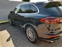 Porsche Cayenne 3.0 S E-Hybrid | Clima | Cruise control | LM Velgen | Lederen bekleding | Memory chairs | Zeer lage kmstand! | Ndl auto! | RIJKLAARPRIJS INCL 12 MAANDEN GARANTIE EN BEURT