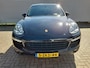 Porsche Cayenne 3.0 S E-Hybrid | Clima | Cruise control | LM Velgen | Lederen bekleding | Memory chairs | Zeer lage kmstand! | Ndl auto! | RIJKLAARPRIJS INCL 12 MAANDEN GARANTIE EN BEURT