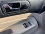 Volkswagen Golf 1.6-16V Comfortline apk/clima/lmv