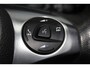 Ford Transit Custom 290 2.0-105pk TDCI L2H1 Trend. Nette Ford Custom in de verlengde uitvoering, deze wagen kan u nog jaren tot dienst zijn. Airco, navigatie, telefoonvoorb., voorraamverwarming, lane assist, parkeersensoren v+a, camera, trekhaak, metallic lak, 3-zits etc.
