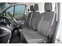 Ford Transit Custom 290 2.0-105pk TDCI L2H1 Trend. Nette Ford Custom in de verlengde uitvoering, deze wagen kan u nog jaren tot dienst zijn. Airco, navigatie, telefoonvoorb., voorraamverwarming, lane assist, parkeersensoren v+a, camera, trekhaak, metallic lak, 3-zits etc.