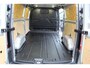 Ford Transit Custom 290 2.0-105pk TDCI L2H1 Trend. Nette Ford Custom in de verlengde uitvoering, deze wagen kan u nog jaren tot dienst zijn. Airco, navigatie, telefoonvoorb., voorraamverwarming, lane assist, parkeersensoren v+a, camera, trekhaak, metallic lak, 3-zits etc.