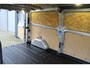 Ford Transit Custom 290 2.0-105pk TDCI L2H1 Trend. Nette Ford Custom in de verlengde uitvoering, deze wagen kan u nog jaren tot dienst zijn. Airco, navigatie, telefoonvoorb., voorraamverwarming, lane assist, parkeersensoren v+a, camera, trekhaak, metallic lak, 3-zits etc.