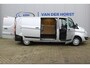 Ford Transit Custom 290 2.0-105pk TDCI L2H1 Trend. Nette Ford Custom in de verlengde uitvoering, deze wagen kan u nog jaren tot dienst zijn. Airco, navigatie, telefoonvoorb., voorraamverwarming, lane assist, parkeersensoren v+a, camera, trekhaak, metallic lak, 3-zits etc.