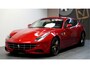 Ferrari FF 6.3 V12 HELE ROSSO MARANELLO + LED STUUR + CARBON INTERIEUR + LIFT V&A + 3 X CAMERA + DVD SCHERMEN + CRUISE CONTROL + NAVIGATIE + BLUETOOTH + JBL AUDIO + STOELVERWARMING&-KOELING + AFS + FRONT PPF + 20" LM-VELGEN!!
