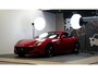 Ferrari FF 6.3 V12 HELE ROSSO MARANELLO + LED STUUR + CARBON INTERIEUR + LIFT V&A + 3 X CAMERA + DVD SCHERMEN + CRUISE CONTROL + NAVIGATIE + BLUETOOTH + JBL AUDIO + STOELVERWARMING&-KOELING + AFS + FRONT PPF + 20" LM-VELGEN!!