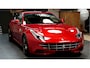 Ferrari FF 6.3 V12 HELE ROSSO MARANELLO + LED STUUR + CARBON INTERIEUR + LIFT V&A + 3 X CAMERA + DVD SCHERMEN + CRUISE CONTROL + NAVIGATIE + BLUETOOTH + JBL AUDIO + STOELVERWARMING&-KOELING + AFS + FRONT PPF + 20" LM-VELGEN!!