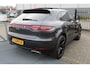 Porsche Macan 2.0 Panoramadak/Adaptive cruise control/Lederen bekleding/Elektr. verstelbare stoelen met geheugen/Navigatie/Achteruitrijcamera/Voor- en achterstoelen verwarmd/Elek. achterklep/Parkeersensoren/Privacy glas/20 inch
