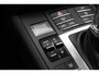 Porsche Macan 2.0 Panoramadak/Adaptive cruise control/Lederen bekleding/Elektr. verstelbare stoelen met geheugen/Navigatie/Achteruitrijcamera/Voor- en achterstoelen verwarmd/Elek. achterklep/Parkeersensoren/Privacy glas/20 inch