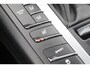 Porsche Macan 2.0 Panoramadak/Adaptive cruise control/Lederen bekleding/Elektr. verstelbare stoelen met geheugen/Navigatie/Achteruitrijcamera/Voor- en achterstoelen verwarmd/Elek. achterklep/Parkeersensoren/Privacy glas/20 inch