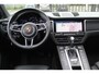 Porsche Macan 2.0 Panoramadak/Adaptive cruise control/Lederen bekleding/Elektr. verstelbare stoelen met geheugen/Navigatie/Achteruitrijcamera/Voor- en achterstoelen verwarmd/Elek. achterklep/Parkeersensoren/Privacy glas/20 inch