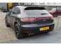 Porsche Macan 2.0 Panoramadak/Adaptive cruise control/Lederen bekleding/Elektr. verstelbare stoelen met geheugen/Navigatie/Achteruitrijcamera/Voor- en achterstoelen verwarmd/Elek. achterklep/Parkeersensoren/Privacy glas/20 inch