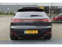 Porsche Macan 2.0 Panoramadak/Adaptive cruise control/Lederen bekleding/Elektr. verstelbare stoelen met geheugen/Navigatie/Achteruitrijcamera/Voor- en achterstoelen verwarmd/Elek. achterklep/Parkeersensoren/Privacy glas/20 inch