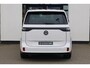 Volkswagen ID. Buzz Cargo 77 kWh 204PK / 150kW, Draadloos Apple Carplay / Android Auto, wegklapbare trekhaak, stoelverwarming, alarm klasse III, adaptieve cruise control (acc) met stop & go, dimmende binnenspiegel, zijwand bekleding, regensensor, verwarmbare voorruit, parkeersensoren voor en achter (pdc), DAB+, front assist, stoelverwarming, elektrisch verstel- en verwarmbare buitenspiegels