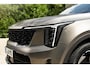 Kia Sorento 1.6 T-GDI Plug-in Hybrid 4WD ExecutiveLine 7p. | Private lease vanaf: €1.024,- | Full Operational lease vanaf: €859,- | Nieuw Facelift model | Stuur- & Stoelverwarming en stoelventilatie | Digital Key 2.0 | 360°-camera | Head-up display | KIA Leiderdorp 071 760 06 00 |