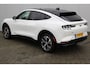 Ford Mustang Mach-E 75kWh/269pk AWD Premium AUTOMAAT volledig ELEKTRISCH ! Fabrieksgarantie t/m 01-03-2027 ! Panorama dak, Vierwielaandr., stoel-, stuur- en voorraamverwarming, technologie pakket II, panoramadak, navigatie, telefoonvoorb., winterpakket, parelmoer wit metallic, etc etc