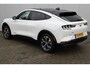 Ford Mustang Mach-E 75kWh/269pk AWD Premium AUTOMAAT volledig ELEKTRISCH ! Fabrieksgarantie t/m 01-03-2027 ! Vierwielaandr., stoel-, stuur- en voorraamverwarming, technologie pakket II, panoramadak, navigatie, telefoonvoorb., winterpakket, parelmoer wit metallic, etc etc
