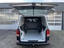 Volkswagen Transporter 2.0 TDI L2H1 30 DC Airco Cruise controle Telefoonverbinding Trekhaak 2200kg trekgewicht Apple carplay Navigatiesysteem schuifdeur Euro 6 Dealer onderhouden 1e Eigenaar