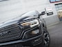 Dodge Ram 1500 5.7 V8 4x4 Crew Cab Limited Night | Multifunctional Tailgate | Digitaal Cluster |Luchtvering |Head-up Display |Rijklaarprijs | STOCK Clearance! Gratis LPG en Cover
