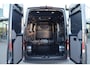 Volkswagen Crafter 35 2.0 TDI L3H3 Exclusive 177PK / 130kW DSG, 3.5 ton, Executive plus pakket, verwarmbare voorstoelen, full map navigatie, bijrijdersbank, adaptieve cruise control (acc), verwarmbare voorruit, automatische airconditioning, achteruitrijcamera (rear view), DAB+, Apple Carplay / Android Auto, front assist, lane assist, elektrisch verstel- en verwarmbare buitenspiegels, BPMvrij