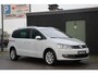 Volkswagen Sharan 2.0 TDI 150 pk DSG Aut. GRIJS KENTEKEN Trekhaak Navi, Adapt.Cruise, 2x Elek. Schuifdeur, Leder Zwart