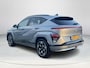 Hyundai Kona Electric Comfort Smart 65.4 kWh | Rijklaarprijs dus GEEN afleverkosten! | Warmtepomp | 19'' Wielen | Stoelverwarming | Snelladen | Navigatie |