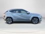 Hyundai Kona Electric Comfort Smart 65.4 kWh | Rijklaarprijs dus GEEN afleverkosten! | Warmtepomp | 19'' Wielen | Stoelverwarming | Snelladen | Navigatie |