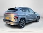 Hyundai Kona Electric Comfort Smart 65.4 kWh | Rijklaarprijs dus GEEN afleverkosten! | Warmtepomp | 19'' Wielen | Stoelverwarming | Snelladen | Navigatie |