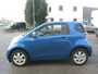 Toyota iQ 1.0 VVTi Comfort Zuinig kompakt autootje in de mooie blauwe kleur!