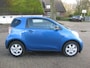 Toyota iQ 1.0 VVTi Comfort Zuinig kompakt autootje in de mooie blauwe kleur!