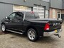 Dodge Ram 1500 5.7 V8 4x4 Crew Cab 5'7 Lpg en benzine Airco Cruise Controle Stoelverwarming Stuurverwarming Lederbekleding Stuurwielbedingen Telefoon verbinding Chromen accenten Elec zonnedak Hardtop deksel Pick-up Open laadbak La