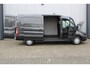 Ford Transit 350 2.0 TDCI L3H2 Trend 130pk Trend. Net ingereden, uit voorraad leverbaar ! Volautm. airco, metallic lak, lane- en side assist, adaptive cruise cntrl, navigatie by Apple carplay/Android auto cntrl, bijrijdersbank, USB aansluiting etc.
